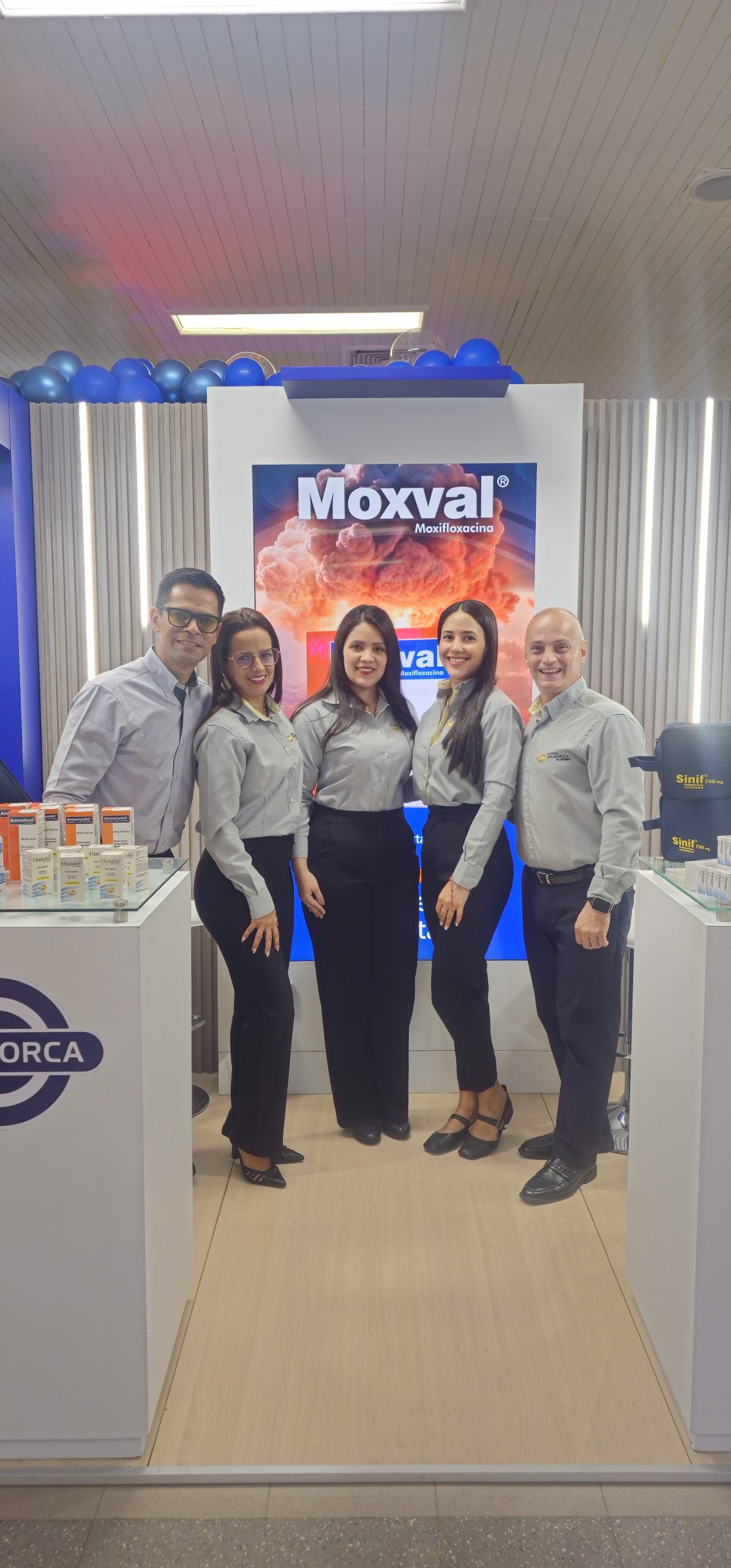 Representantes de Valmorca junto a especialistas