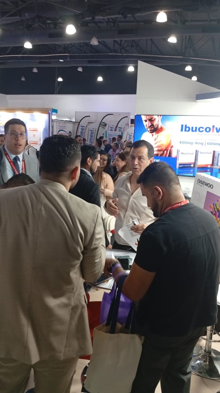 Representantes de Valmorca junto a especialistas