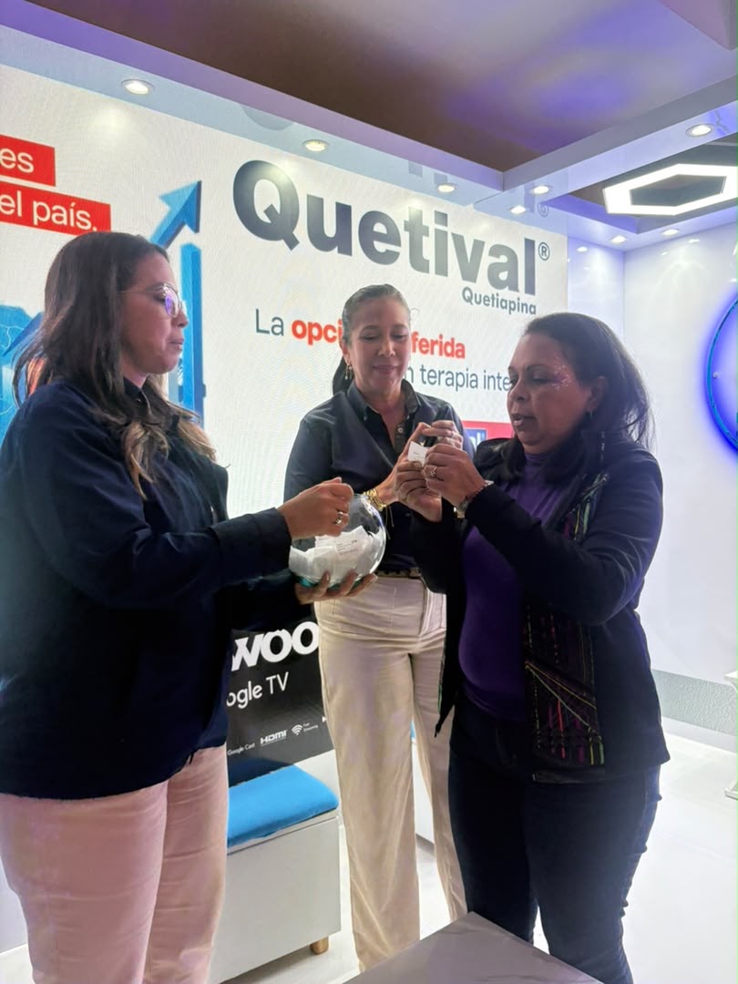 Representantes de Valmorca en el stand de Quetival®